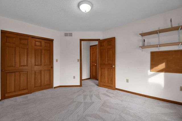 28 Calumet Drive N, Granville, OH 43023