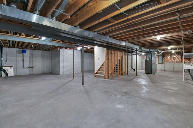 28 Calumet Drive N, Granville, OH 43023