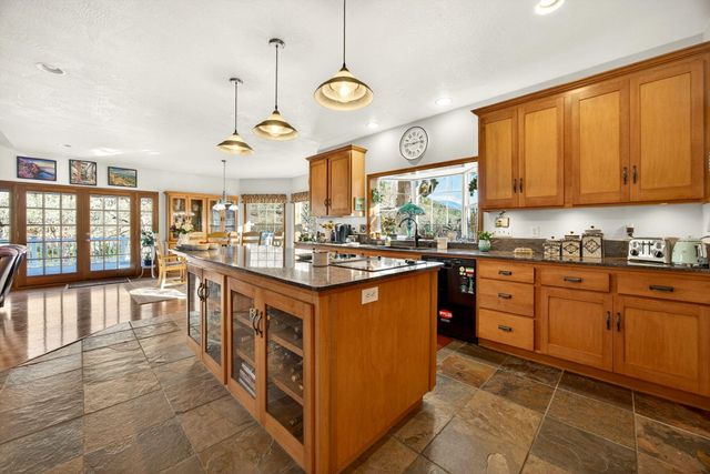 7555 E Antelope Road, Eagle Point, OR 97524