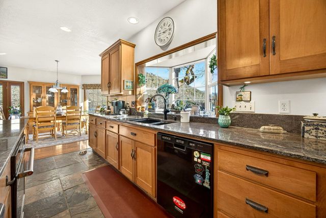 7555 E Antelope Road, Eagle Point, OR 97524