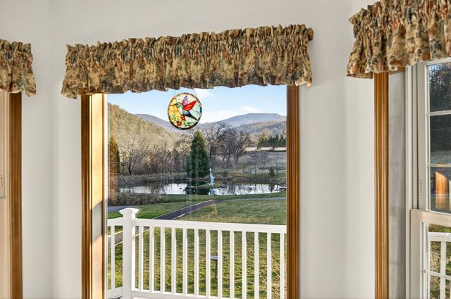 7555 E Antelope Road, Eagle Point, OR 97524