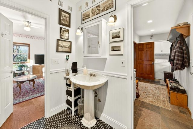 7555 E Antelope Road, Eagle Point, OR 97524