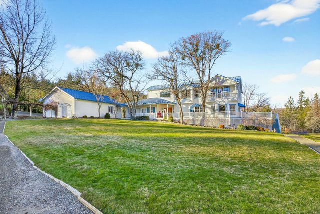 7555 E Antelope Road, Eagle Point, OR 97524