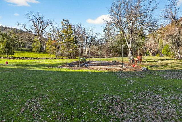 7555 E Antelope Road, Eagle Point, OR 97524