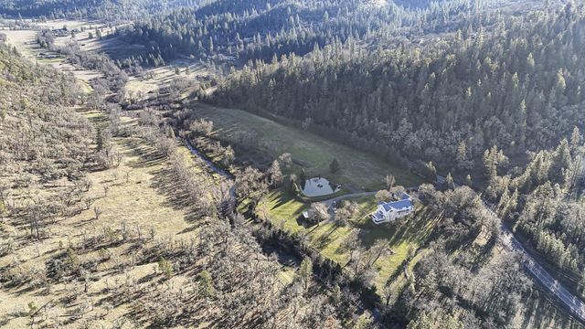 7555 E Antelope Road, Eagle Point, OR 97524