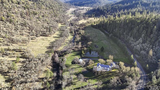 7555 E Antelope Road, Eagle Point, OR 97524