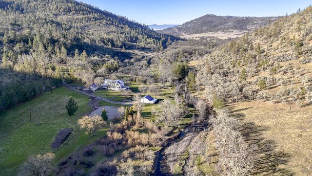 7555 E Antelope Road, Eagle Point, OR 97524