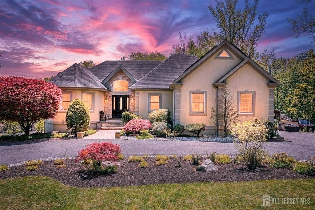 233 Matchaponix Avenue, Monroe, NJ 08831