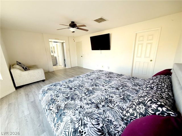 7842 Flat Creek Street, Las Vegas, NV 89131