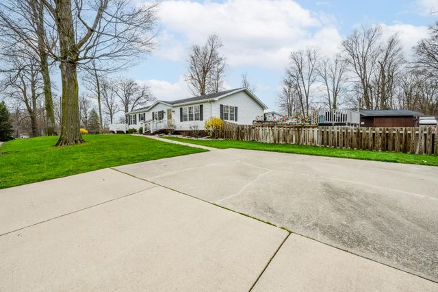 5661 Clark Street, Coloma, MI 49038