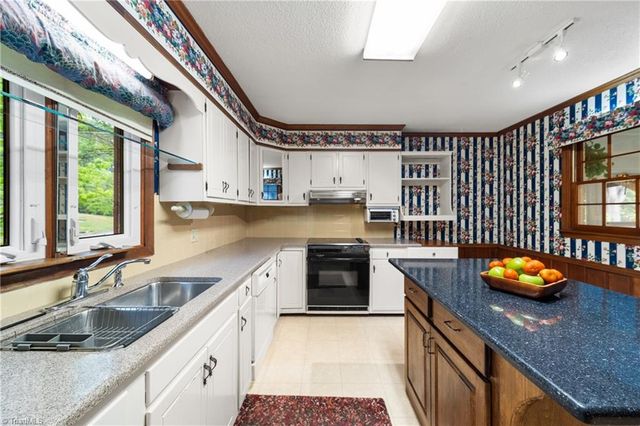 289 Flintshire Road, Winston-salem, NC 27104