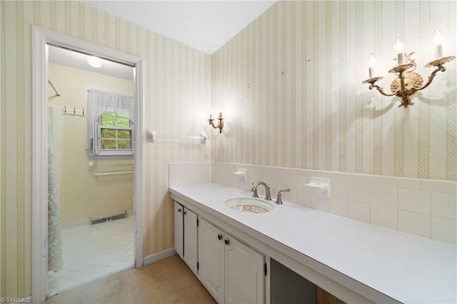 289 Flintshire Road, Winston-salem, NC 27104
