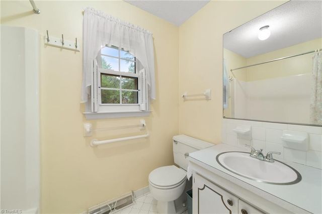 289 Flintshire Road, Winston-salem, NC 27104