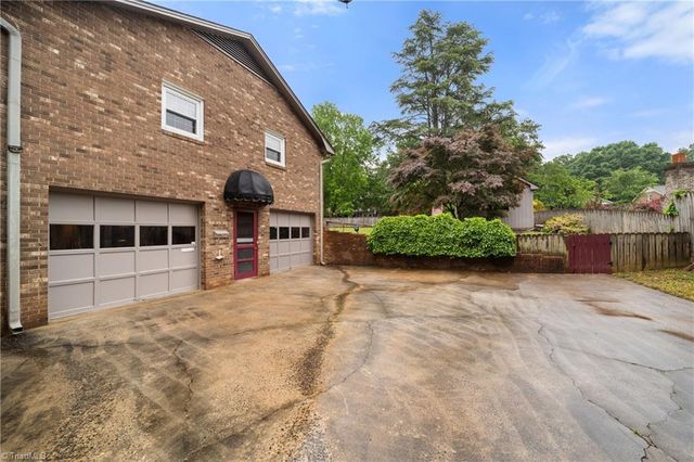 289 Flintshire Road, Winston-salem, NC 27104