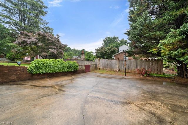 289 Flintshire Road, Winston-salem, NC 27104