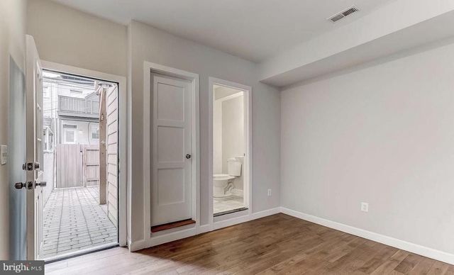 3 N LINWOOD AVE, Baltimore, MD 21224