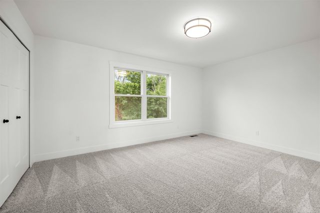 64111 Bur Oak Drive 19, Washington, MI 48095