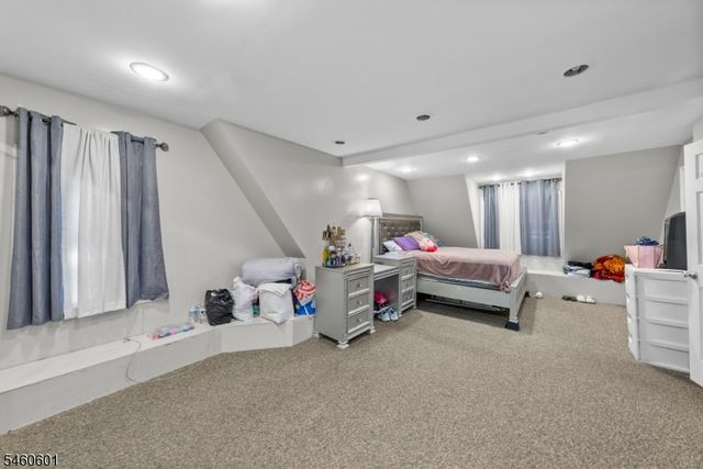 38 Nairn Pl, Newark City, NJ 07108