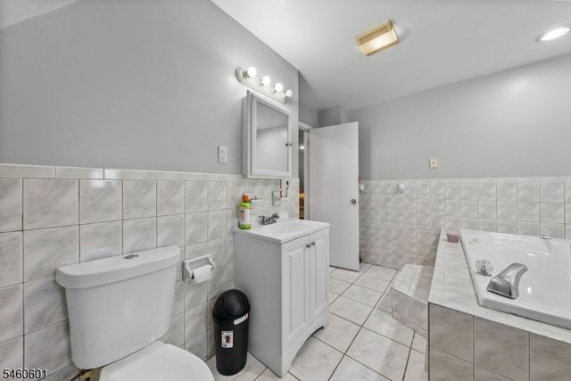 38 Nairn Pl, Newark City, NJ 07108