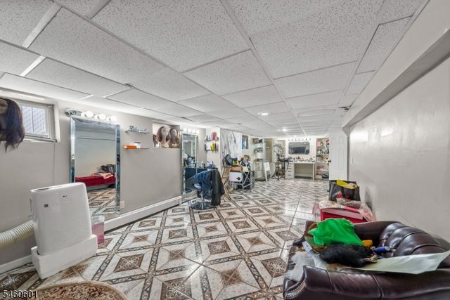 38 Nairn Pl, Newark City, NJ 07108