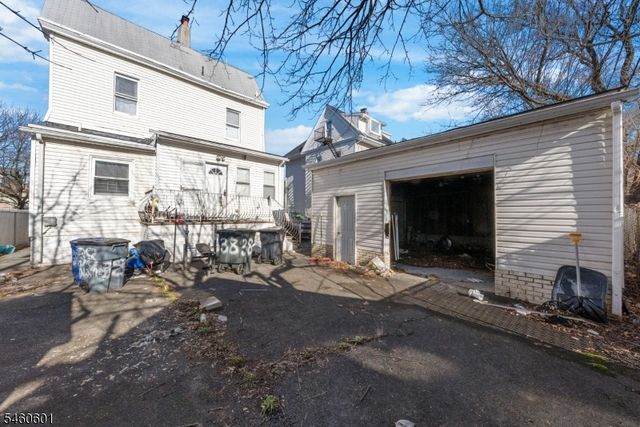38 Nairn Pl, Newark City, NJ 07108
