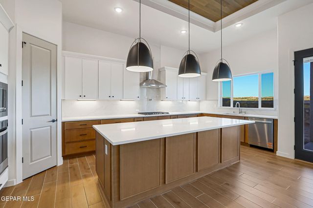 832 Eltham Drive, Horizon City, TX 79928