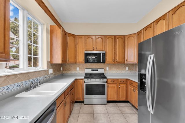 27 Congressional Road, Jackson, NJ 08527
