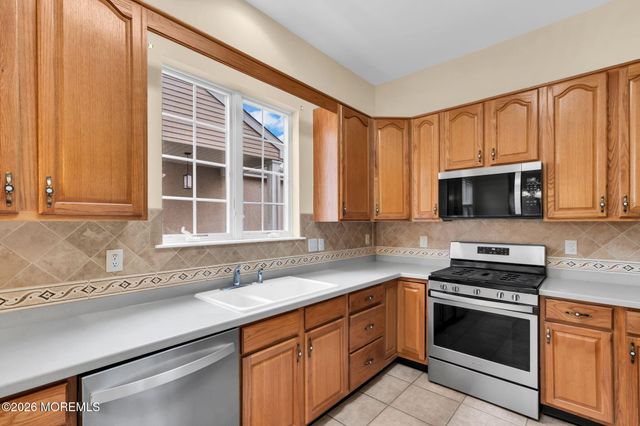 27 Congressional Road, Jackson, NJ 08527