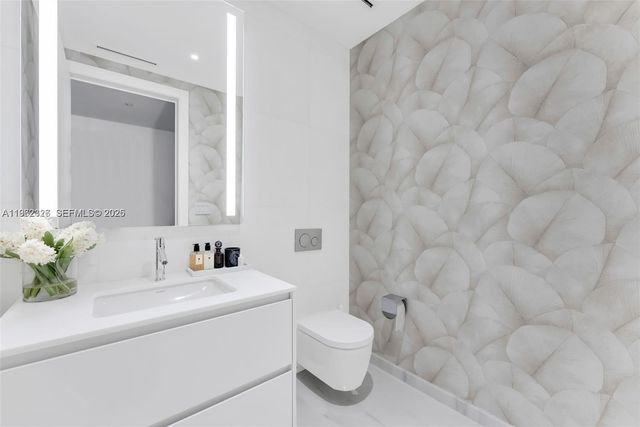 300 N Biscayne Boulevard Way 4104C, Miami, FL 33131