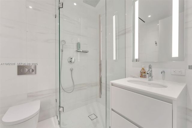 300 N Biscayne Boulevard Way 4104C, Miami, FL 33131