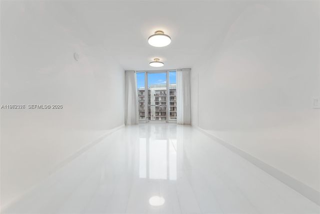 300 N Biscayne Boulevard Way 4104C, Miami, FL 33131