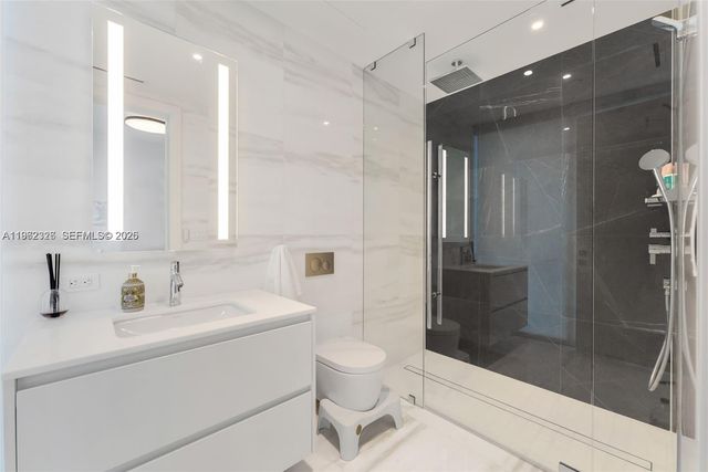 300 N Biscayne Boulevard Way 4104C, Miami, FL 33131