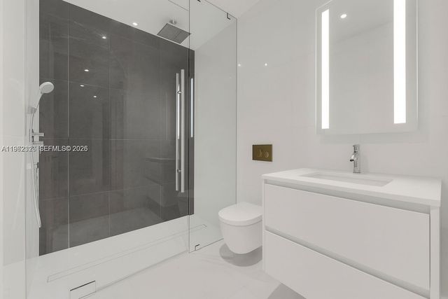 300 N Biscayne Boulevard Way 4104C, Miami, FL 33131