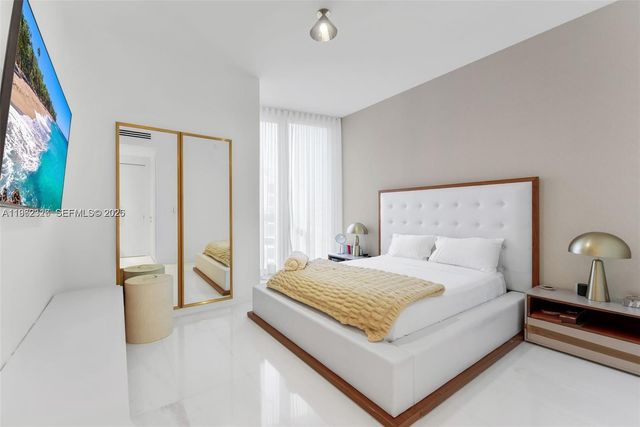 300 N Biscayne Boulevard Way 4104C, Miami, FL 33131