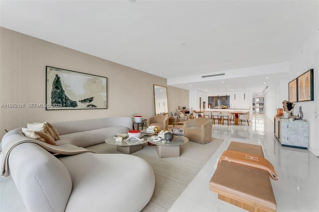 300 N Biscayne Boulevard Way 4104C, Miami, FL 33131