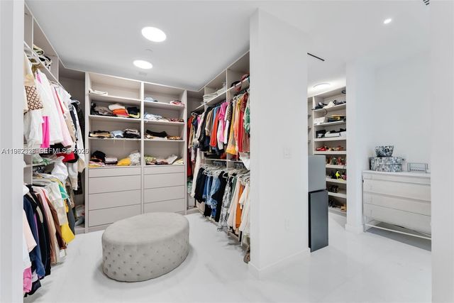 300 N Biscayne Boulevard Way 4104C, Miami, FL 33131