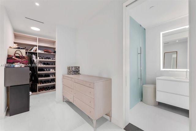 300 N Biscayne Boulevard Way 4104C, Miami, FL 33131