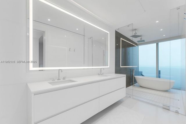 300 N Biscayne Boulevard Way 4104C, Miami, FL 33131