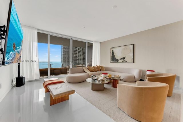 300 N Biscayne Boulevard Way 4104C, Miami, FL 33131