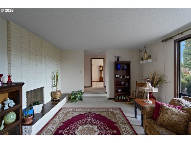 1650 SPRINGHILL Dr, Albany, OR 97321