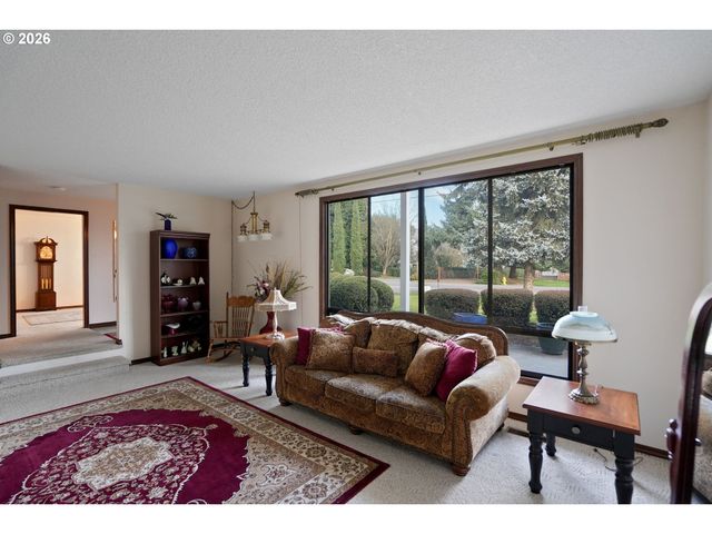 1650 SPRINGHILL Dr, Albany, OR 97321