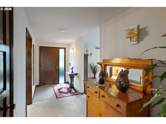 1650 SPRINGHILL Dr, Albany, OR 97321