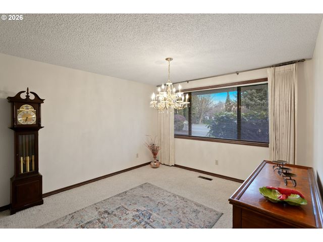 1650 SPRINGHILL Dr, Albany, OR 97321