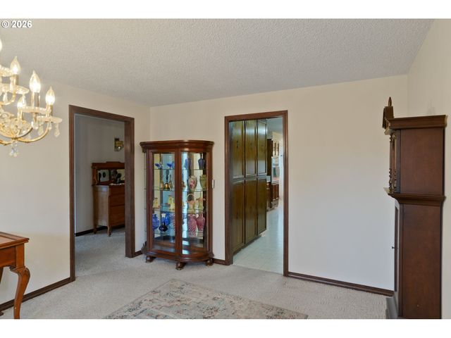 1650 SPRINGHILL Dr, Albany, OR 97321