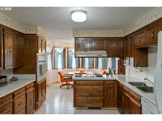 1650 SPRINGHILL Dr, Albany, OR 97321