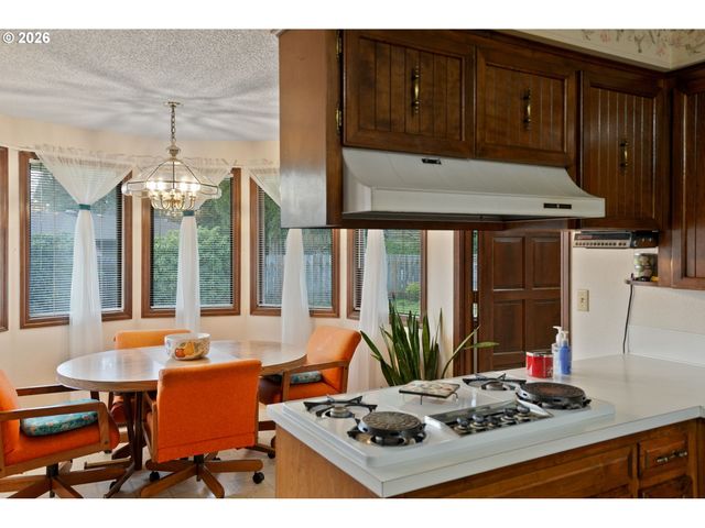 1650 SPRINGHILL Dr, Albany, OR 97321