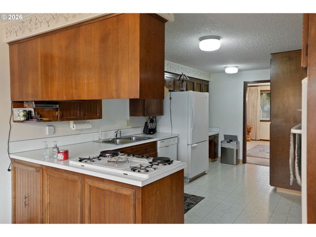 1650 SPRINGHILL Dr, Albany, OR 97321