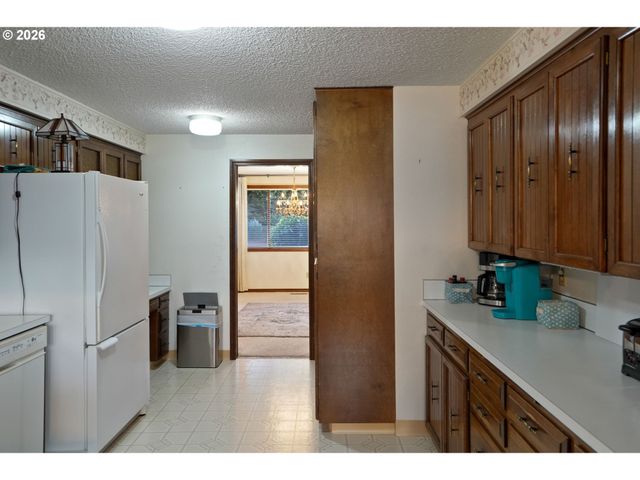 1650 SPRINGHILL Dr, Albany, OR 97321