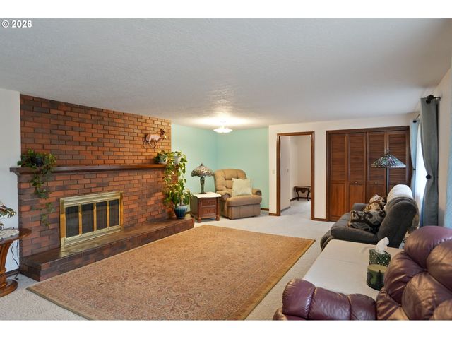 1650 SPRINGHILL Dr, Albany, OR 97321