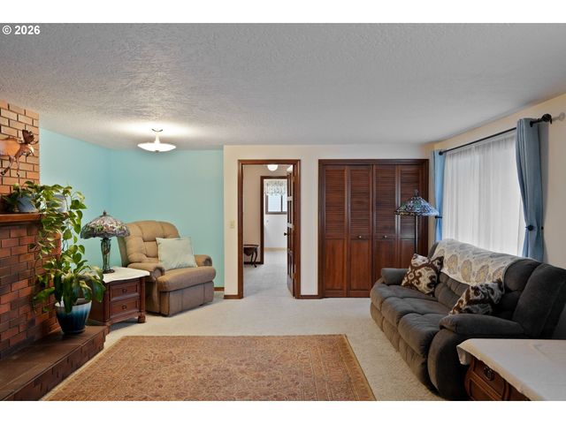 1650 SPRINGHILL Dr, Albany, OR 97321